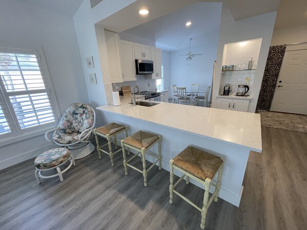 Microwave, oven, stovetop, dishwasher - Newly Renovated Condo in Sunny Naples, FL (Naples)