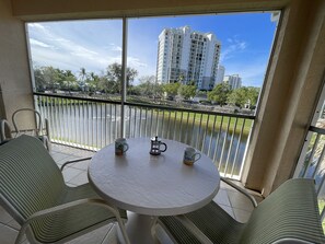 Outdoor dining - Newly Renovated Condo in Sunny Naples, FL (Naples)