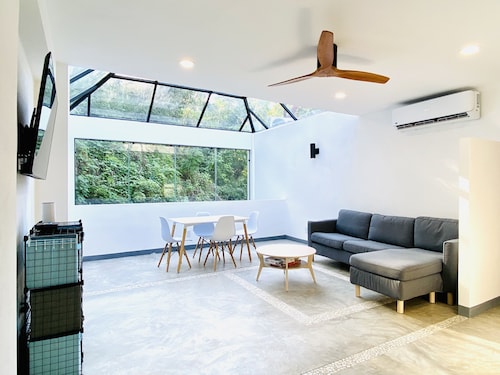 Enchanting 5 bedroom Hillside Jungle Villa & Pool Walking Distance to the Beach