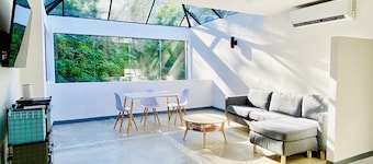 Enchanting 5 bedroom Hillside Jungle Villa & Pool Walking Distance to the Beach