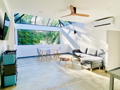 Enchanting 5 bedroom Hillside Jungle Villa & Pool Walking Distance to the Beach