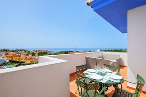 Outdoor dining - Panoramic sea view near the beach (El Faro)