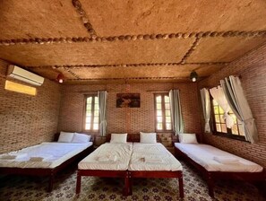 8 bedrooms, WiFi, bed sheets