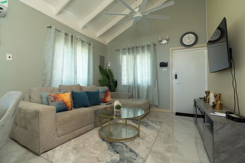 Sky View Villas @ Edmund Ridge Estate