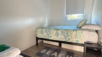 2 habitaciones, tabla de planchar con plancha, wifi y ropa de cama