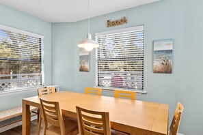 Dining - July 2026 Rate Drop!  3BR/2BA Beach & Pool Access! (Port St. Joe)