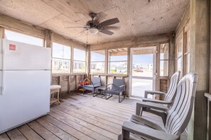 Interior - Tapped Out - KDH MP 8, Ocean View, 180 Yds to Beach, Pool, Hot Tub, Pets OK, Flex Stays (Kill Devil Hills)