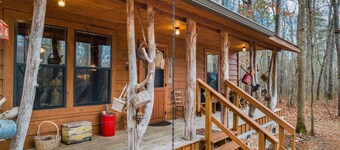 Deerwood-private, cozy cabin in the woods
