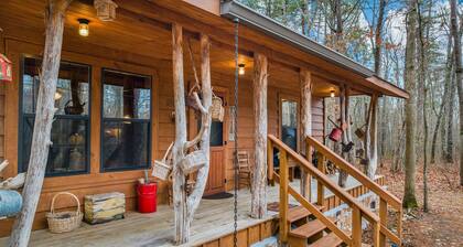 Deerwood-private, cozy cabin in the woods