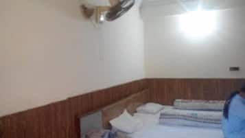 Quartos à prova de som, ferros/tábuas de passar roupa, Wi-Fi de cortesia