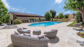 Een verwarmd zwembad