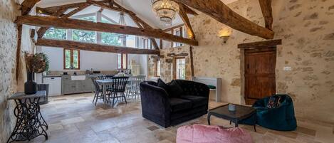 Fireplace, DVD player, ping pong