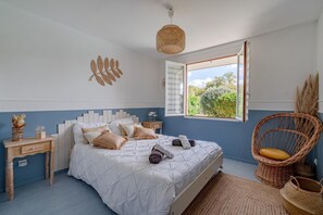 3 habitaciones, tabla de planchar con plancha, wifi y ropa de cama 
