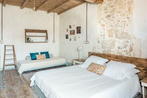 3 bedrooms, desk, iron/ironing board, travel crib - Le Terrier des 3 Conils & spa (Castillon-la-Bataille)