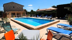 A swimming pool with lounge chairs and a stone building in the background. - SAONA VILLAS (VN THAI): villa for 12 people, private pool, wifi (Les Tres Cales)