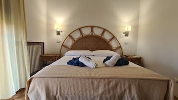 Kamar Panorama, 1 Tempat Tidur King, pemandangan laut | Seprai premium, busa memori, meja kerja, dan ruang kerja ramah laptop