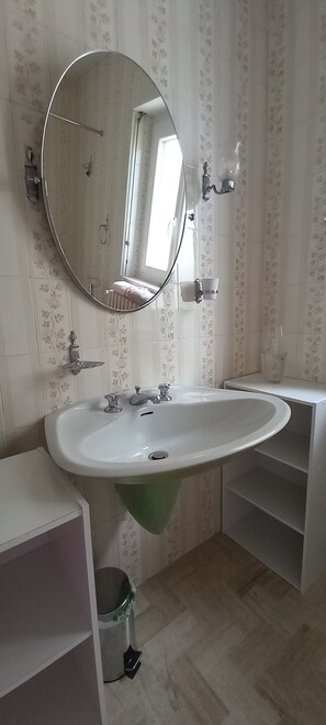 Bidet, tovalloles i paper higiènic 