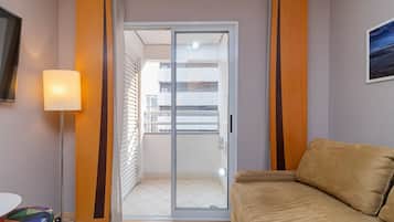 Quadruple Room | Living area | TV