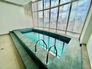 Indendørs pool