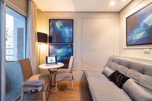 Appartement de base | Aire de séjour | Téléviseur