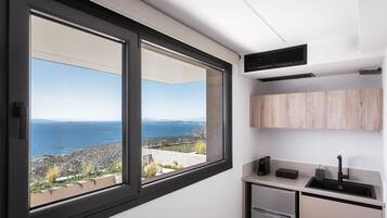 Réfrigérateur, micro-ondes, cafetière/bouilloire, bouilloire électrique