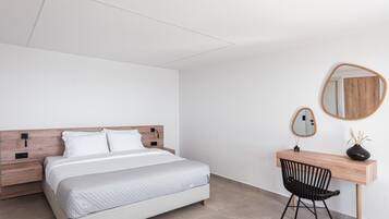 1 bedroom, in-room safe, desk, iron/ironing board