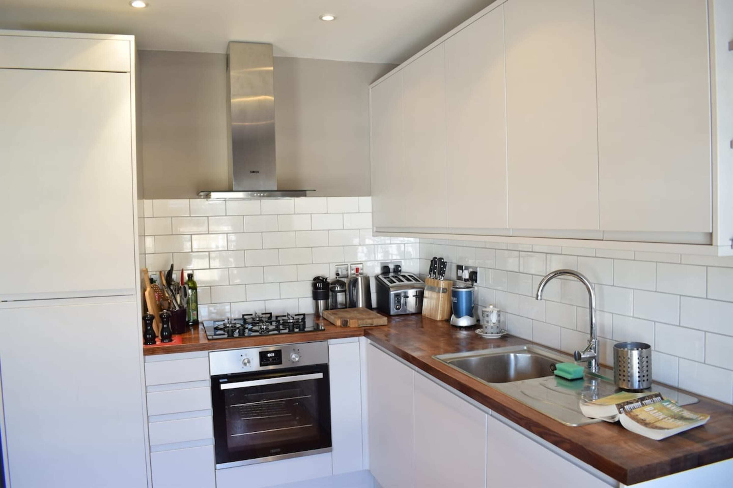Basic Apartment | Private kitchen | Fridge, oven, stovetop, electric kettle