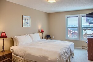 Condo | 3 bedrooms, free WiFi, bed sheets