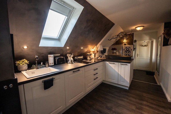 Fridge, microwave, oven, stovetop