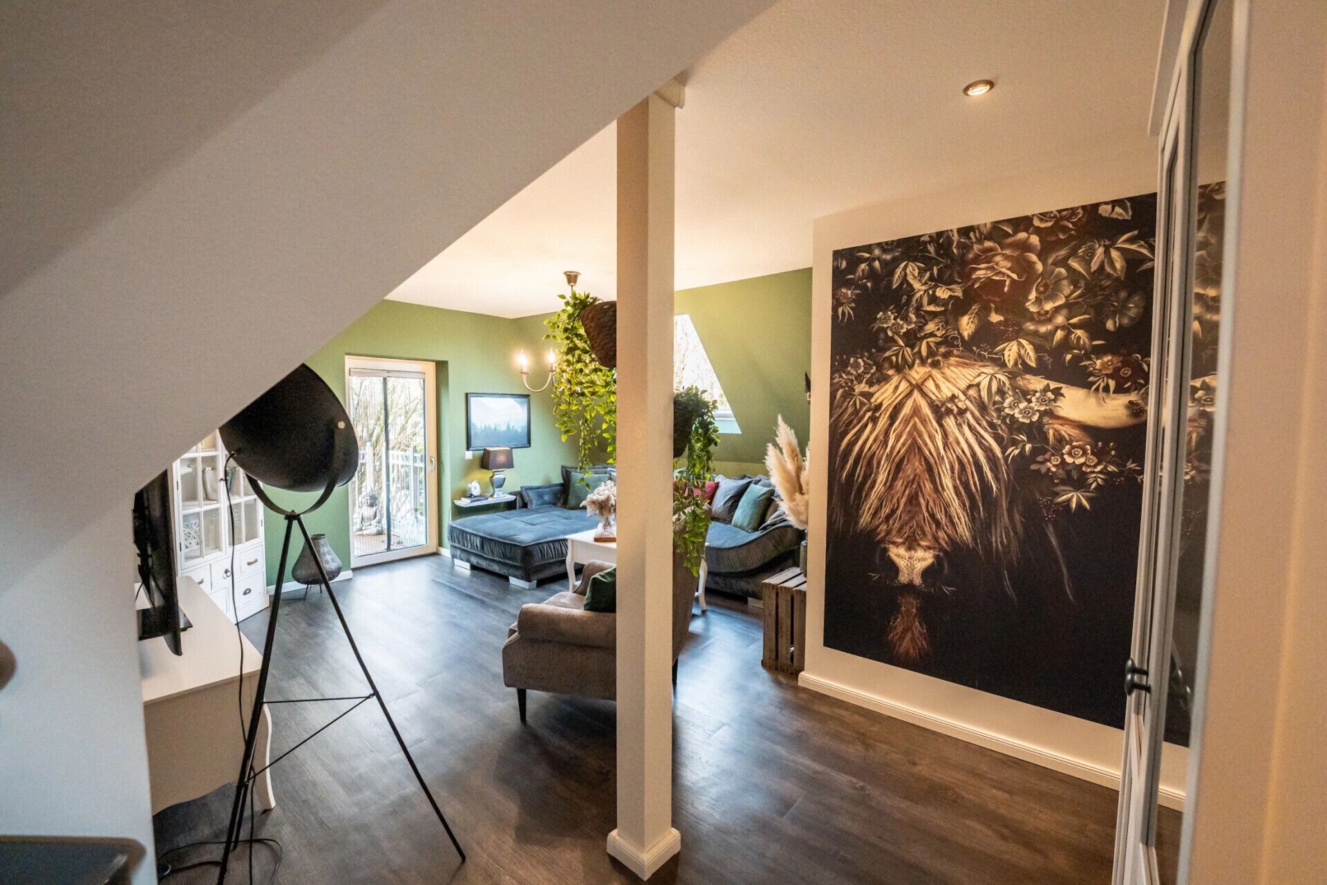 Een televisie en boeken