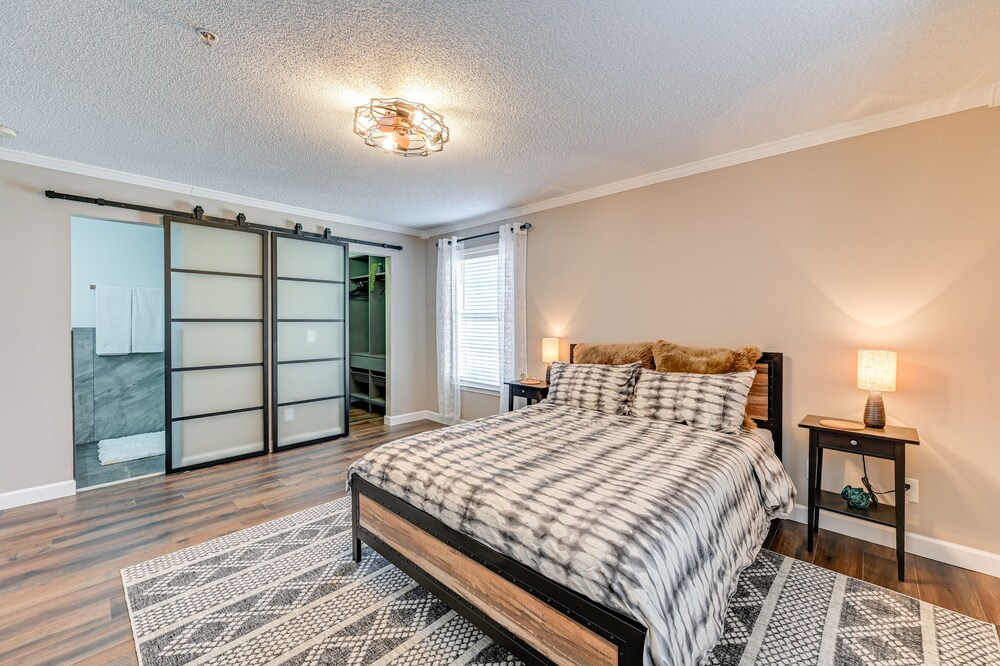 WinstonSalem Condo w/ Balcony Steps to Golf! WinstonSalem Vrbo