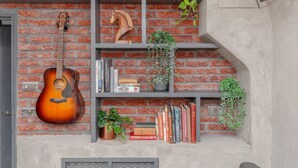 Basic Apartment | Exterior - Newly-refurbished Loft-style Flat Farringdon! (London)