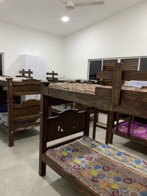 3 bedrooms, bed sheets