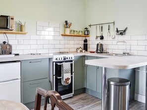 Cookware/dishes/utensils