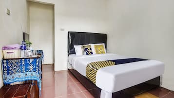 Desk, free WiFi, bed sheets