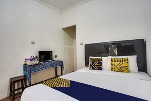 Een bureau, gratis wifi, beddengoed