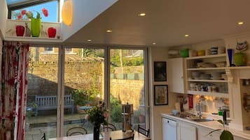 Basic House | Dining