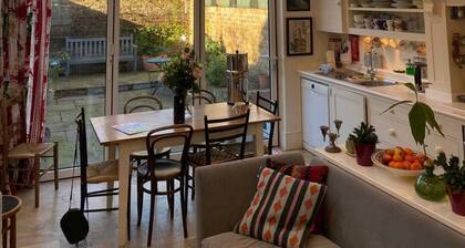 Delightful 2BD Cottage-chic House Hammersmith!