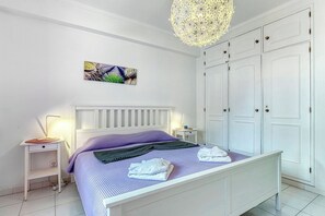 1 slaapkamer, een kluis op de kamer, een strijkplank/strijkijzer