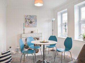 Dining - Apartment 2 - UK42623 (Poole)