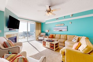 Televisión, chimenea, reproductor de DVD