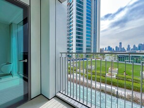 Balcony - Luxury 2B in Downtown Views Balcony and Burj View (Dubai)