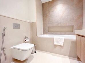 Artículos de tocador de diseñador, secador de pelo, toallas, jabón