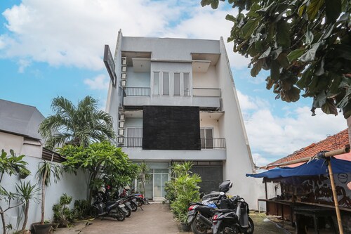 OYO 93584 RukotelNearICE BSD