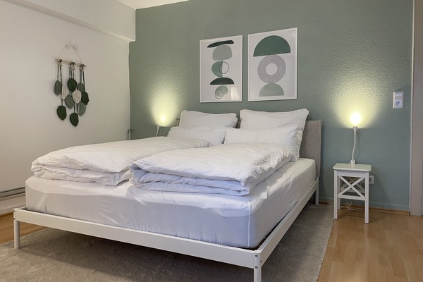 Kingsize-Bett (180x200 cm) mit zwei separaten Matratzen.