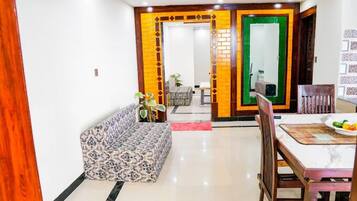 Deluxe Apartment | 1 bilik tidur, kalis bunyi, seterika/papan seterika, Wi-fi percuma