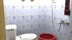 Standard Double Room | Bathroom | Shower, soap - Hotel O Wisma Air Mancur Homestay Syariah (Tumpang)