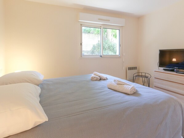 2 slaapkamers, een strijkplank/strijkijzer, wifi, beddengoed