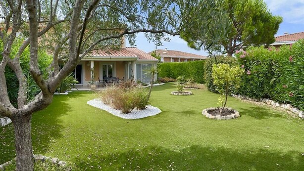 A well-maintained garden with a lawn, a small pond, and various shrubs. - NEW ! VILLA with Parking, Collective Pools, Garden and AC - BENAKEY (Cannes)
