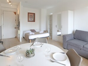 Iron/ironing board, travel crib, WiFi, bed sheets - Studio with Huge Terrace close to the beach-Clim Mobile- BENAKEY (Cannes)